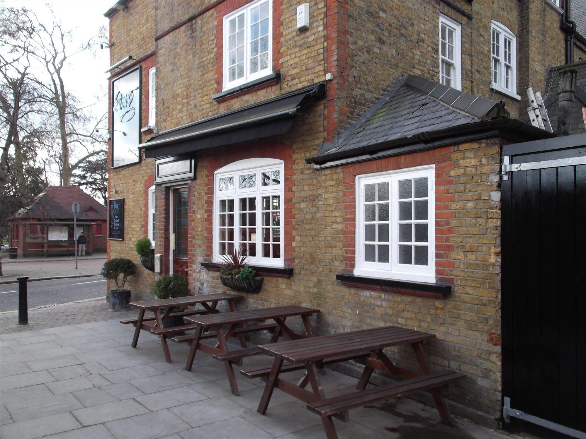 The Stag Enfield Hotel Bagian luar foto
