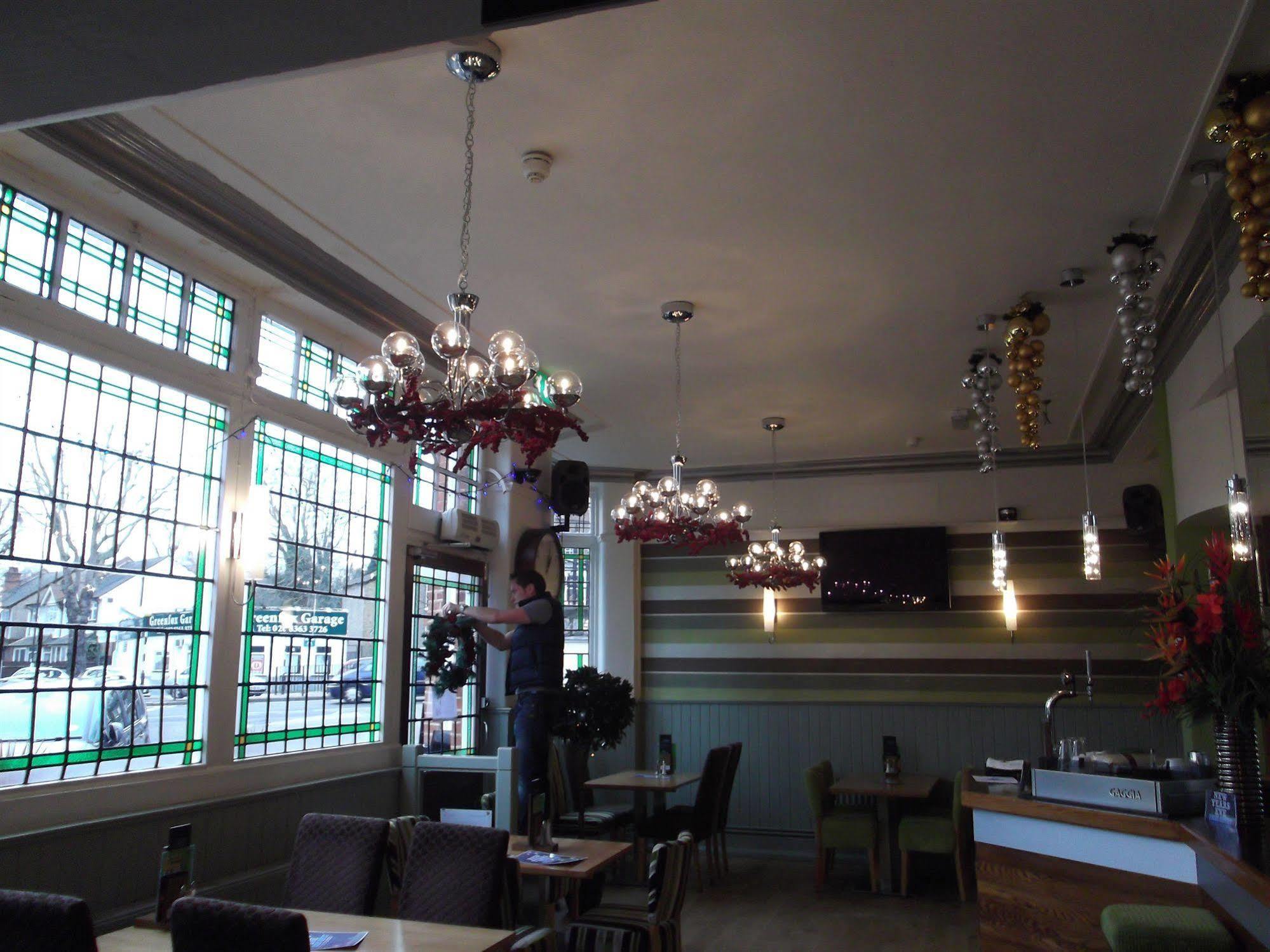 The Stag Enfield Hotel Bagian luar foto