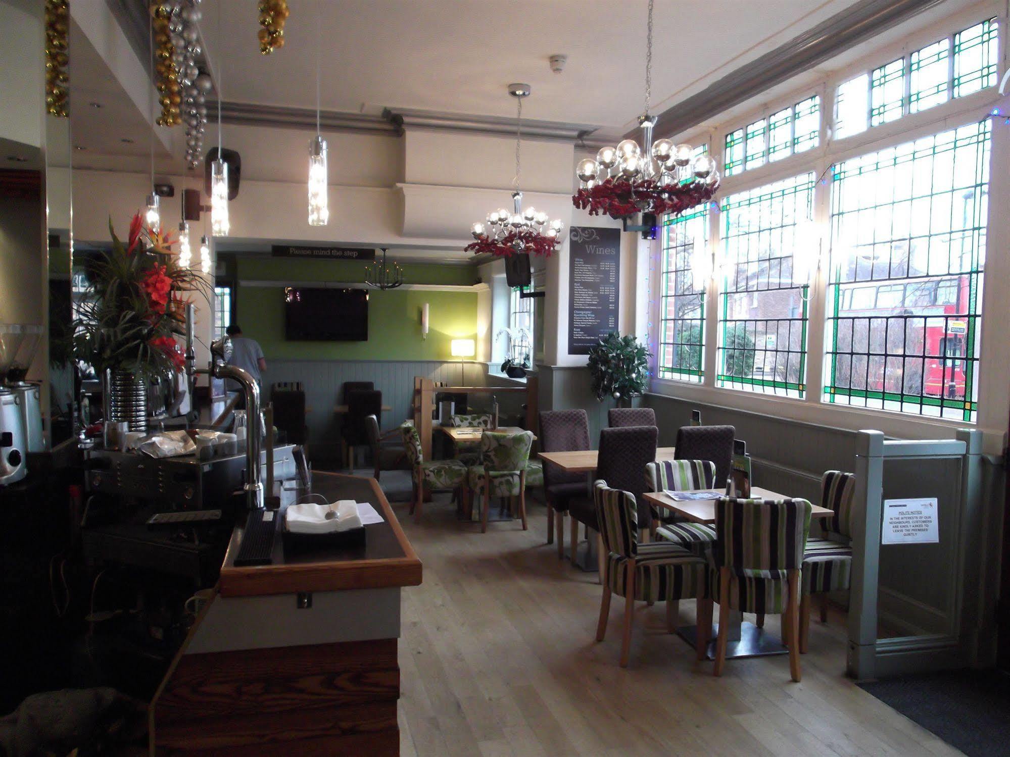 The Stag Enfield Hotel Bagian luar foto